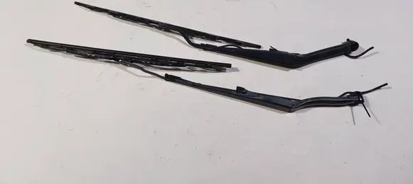 Chevrolet Corvette C5 Front wiper blade arm 89813436