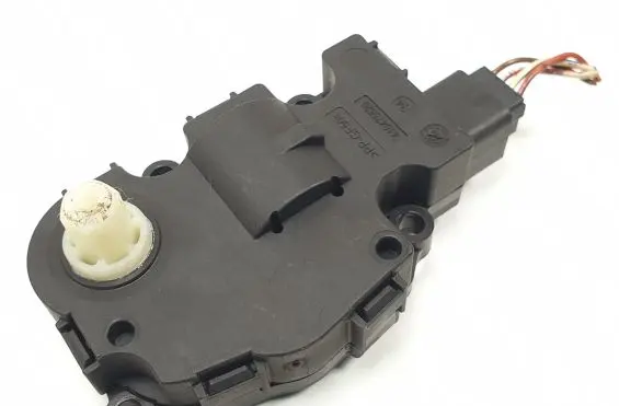 Mercedes-Benz C W204 A/C air flow flap actuator/motor EFB330