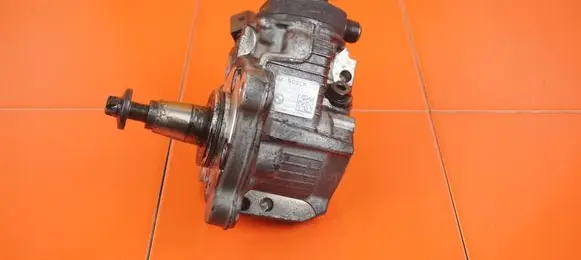 BMW 5 E60 E61 Fuel injection high pressure pump 7807495 N47D20A