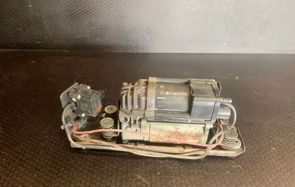 BMW 7 F01 F02 F03 F04 Air suspension compressor/pump 26071402 4430201611 0899333117