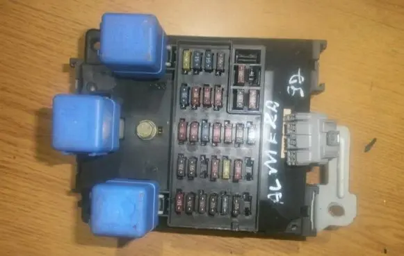 Nissan Almera Fuse box set 243501n000f
