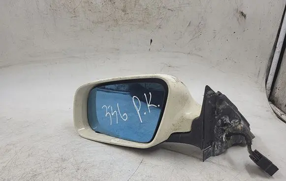Audi A4 S4 B5 8D Front door electric wing mirror 