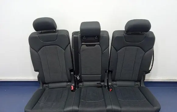 Audi Q7 4L Second row seats