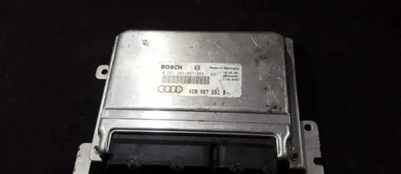 Audi A6 S6 C4 4A Engine control unit/module 4d0907551b 0261203957