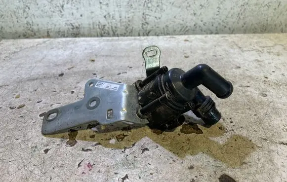 Volvo XC40 Water pump 32325221 8891095212 533278020