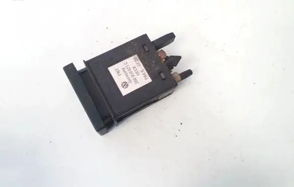 Volkswagen PASSAT B5 Windscreen/window heater switch 3B0959621C