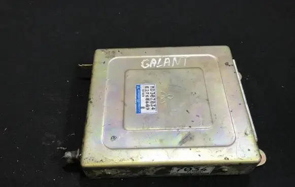 Mitsubishi Galant Engine control unit/module md307034 e2t60689