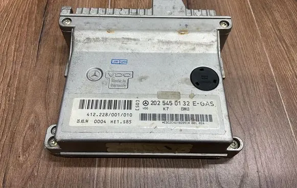 Mercedes-Benz C W202 Engine control unit/module 2025450132