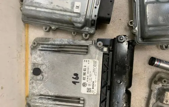 Volkswagen PASSAT B6 Engine control unit/module 03C906021A 0261S04469