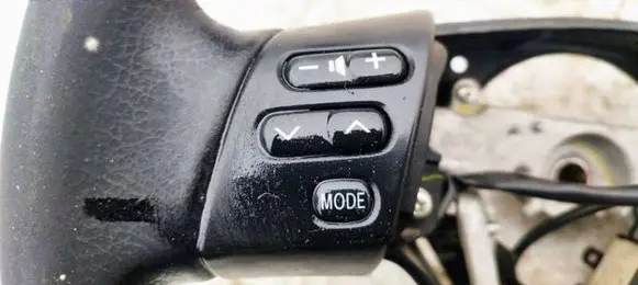 Steering wheel buttons/switches