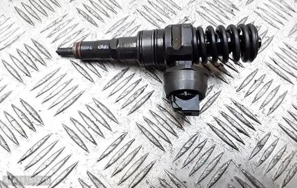 Skoda Fabia Mk1 (6Y) Fuel injector 038130073AG