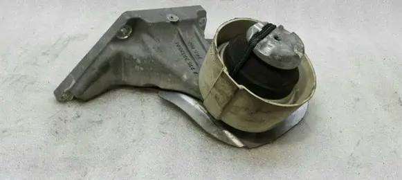 Mercedes-Benz S W221 Engine mount bracket A2202400917