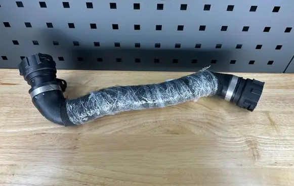 BMW M6 Engine coolant pipe/hose 11537834054