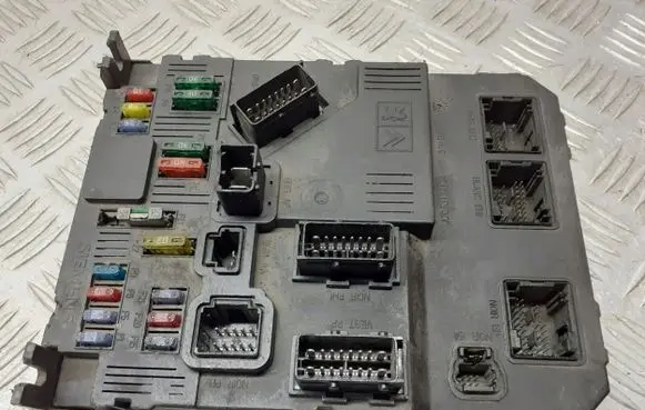 Citroen Berlingo Fuse box set 9657999080