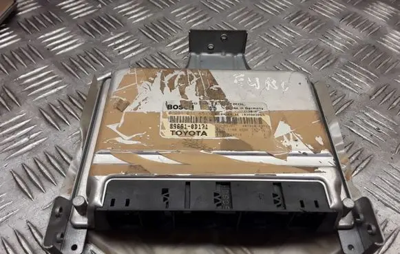 Toyota Yaris Engine control unit/module 896610D171 0281011651 1039S03865