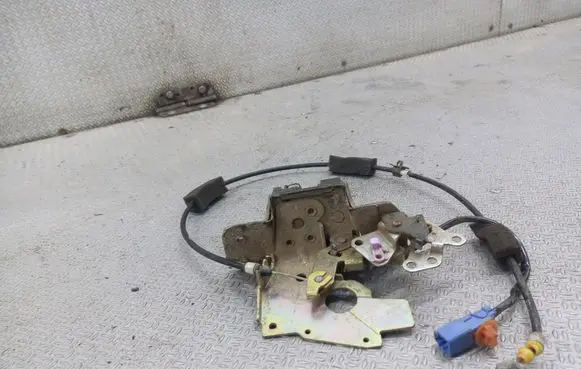 Loading door lock