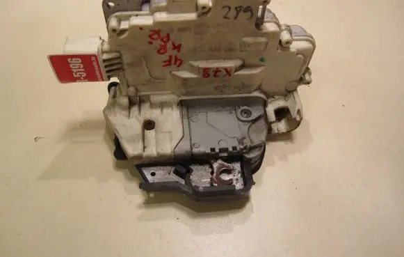 Audi A6 S6 C6 4F Front door lock 4F1837015