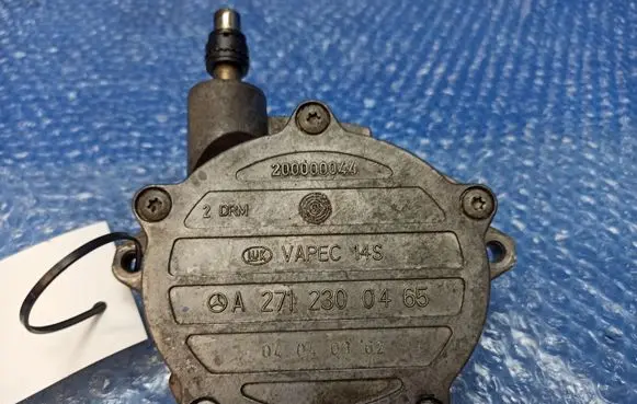 Mercedes-Benz C W203 Vacuum pump A2712300465