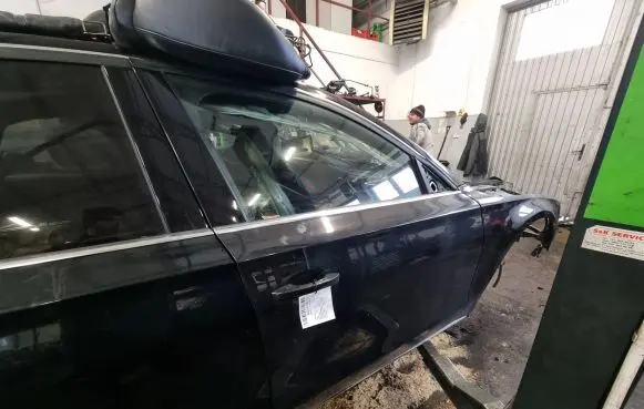Audi A8 S8 D4 4H Front door LZ9Y