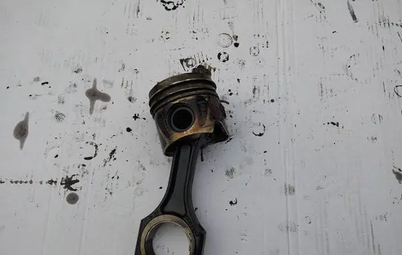 Mercedes-Benz Sprinter W906 Piston with connecting rod 651008349E