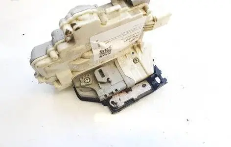 Volkswagen Tiguan Rear door lock 3C4839016A