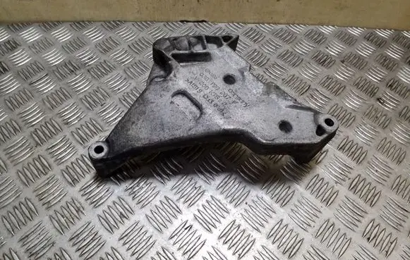 Engine mounting bracket