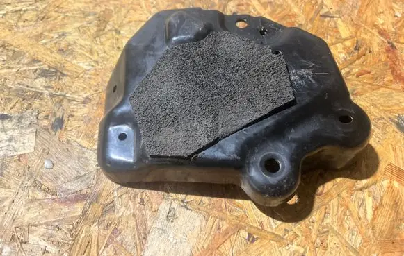 Nissan Navara D23 Fuel pump bracket 166347195R