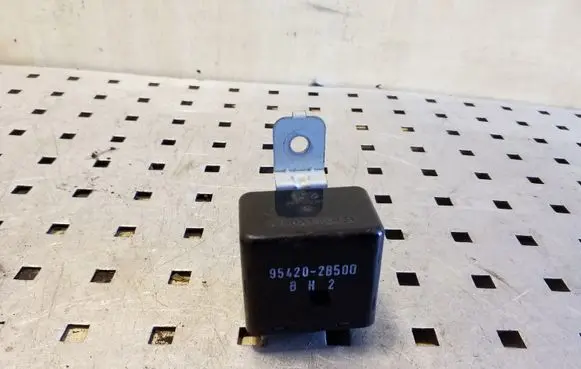 Hyundai Santa Fe Window wiper relay 954202B500