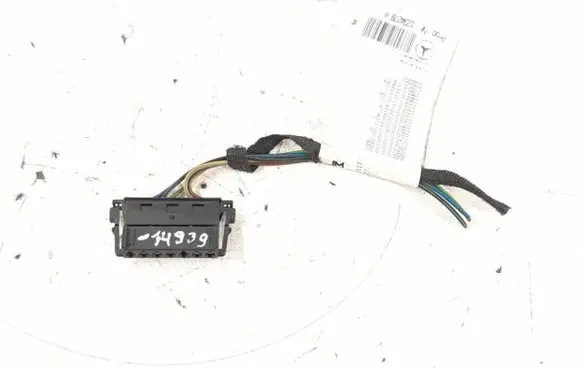 Mercedes-Benz C W204 Headlight lense 2115450328 A2115450328