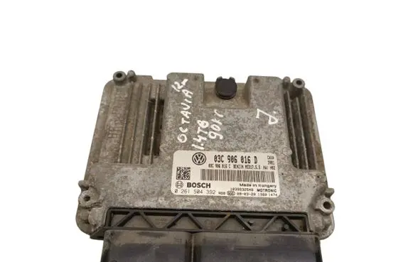 Skoda Octavia Mk2 (1Z) Engine control unit/module 03C906016D 0261S04392 03C906016C