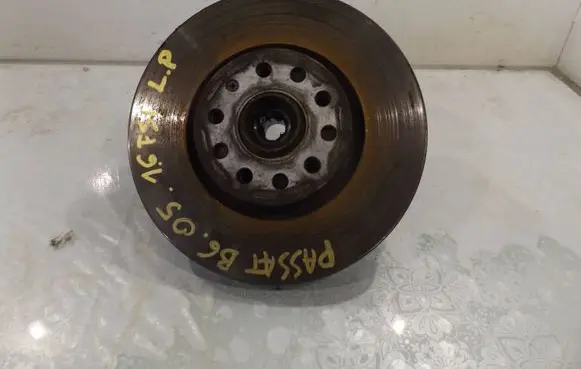 Volkswagen PASSAT B6 Front wheel hub spindle knuckle