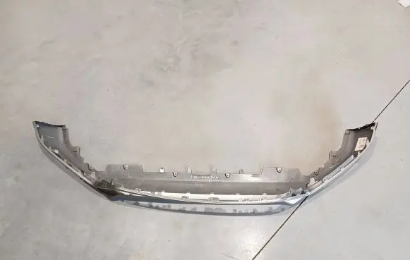 Front bumper lip