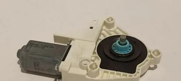 Audi Q3 8U Front door window regulator motor 8K0959801B