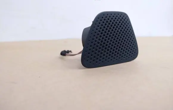 Front door high frequency speaker