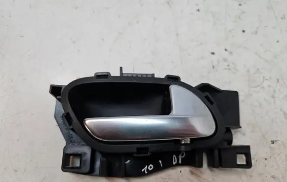 Peugeot 208 Front door interior handle 96555516VV