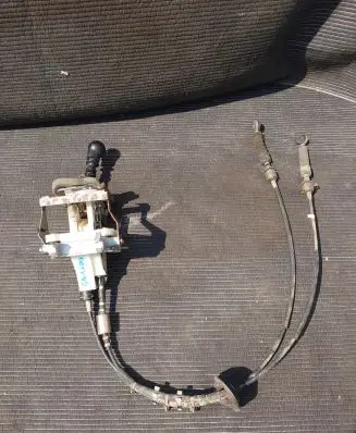 Mitsubishi Grandis Gear shifter/selector 