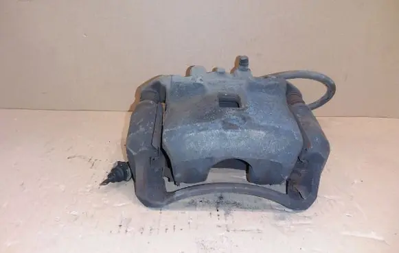 Nissan Juke I F15 Front brake caliper