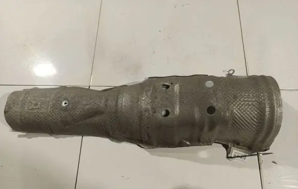 Toyota Avensis T270 Exhaust heat shield 