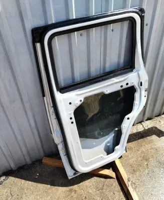 Dodge Nitro Rear door