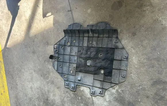 Honda HR-V Engine splash shield/under tray 74111T8K