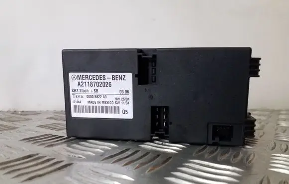 Mercedes-Benz R W251 Seat control module A2118702026 00005822A9