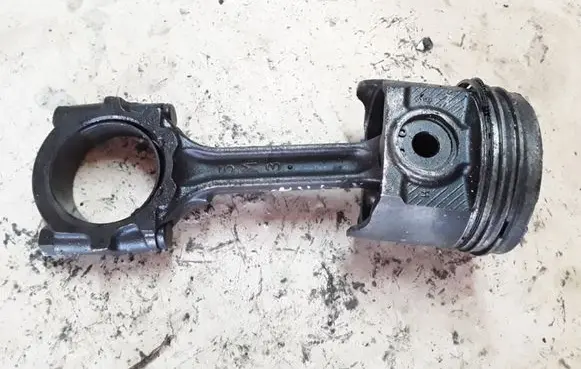 Nissan X-Trail T30 Piston with connecting rod NOCODE