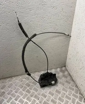 Nissan Juke I F15 Front door lock