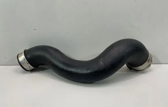 Mercedes-Benz CLS C218 X218 Intercooler hose/pipe A2045280682