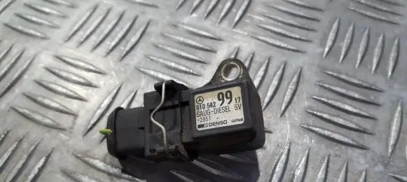 Mercedes-Benz C W202 Air pressure sensor 0105429917