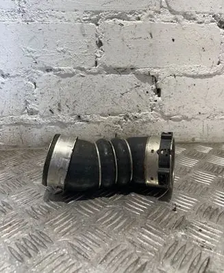 BMW X6 F16 Intercooler hose/pipe 7823236