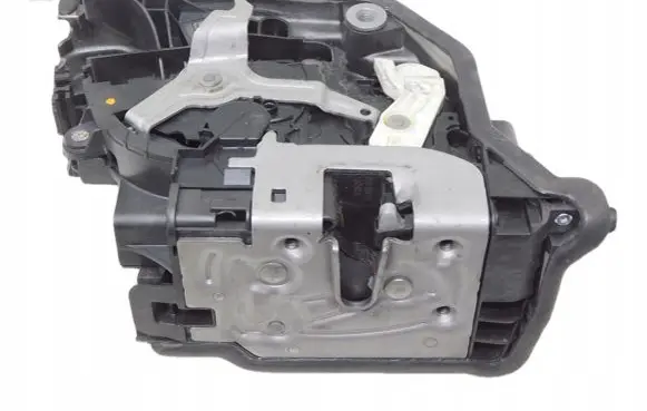 BMW X6 F16 Front door lock 728193410