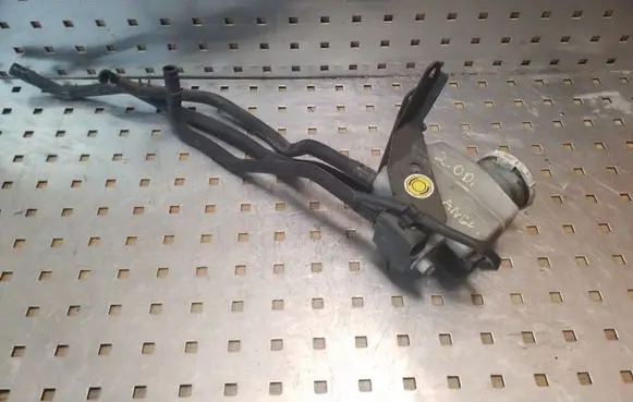 Mitsubishi Grandis Brake fluid reservoir 