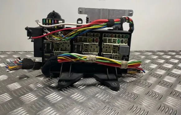 Jaguar XE Fuse module GX7314C445AA