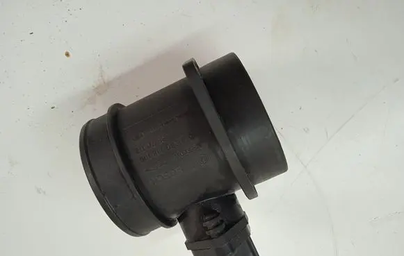 Volvo V70 Mass air flow meter 8670112